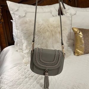 Moda Luxe crossbody with tassel Grey